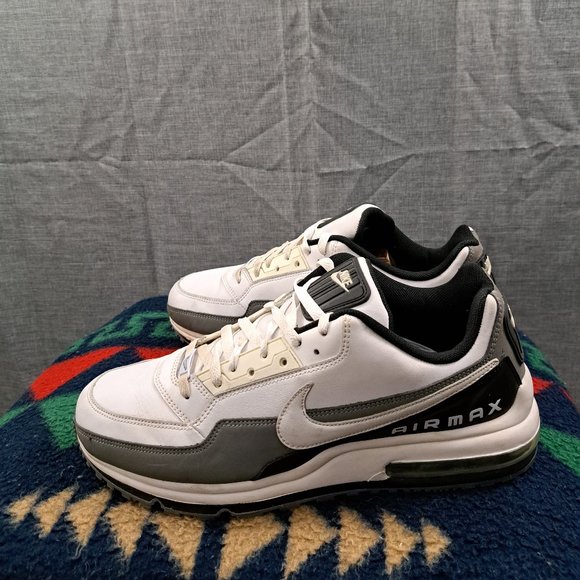 Mens NIKE AIR MAX 2011~WHITE SNEAKERS~size 13